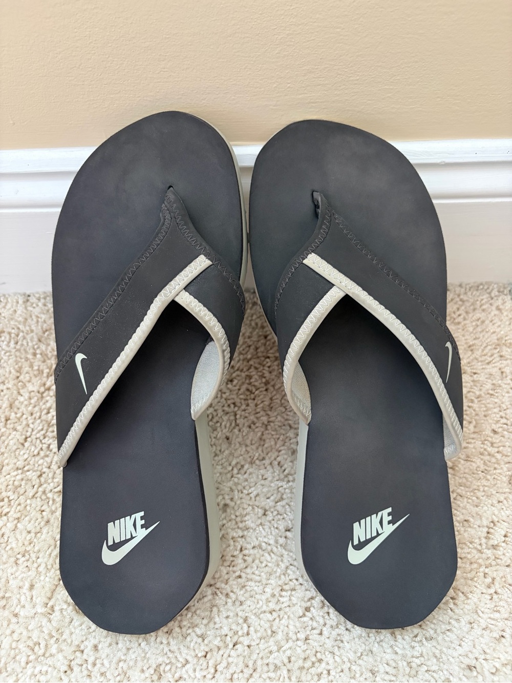 Nike Men’s Black and Light Gray Flip-Flop Sandals